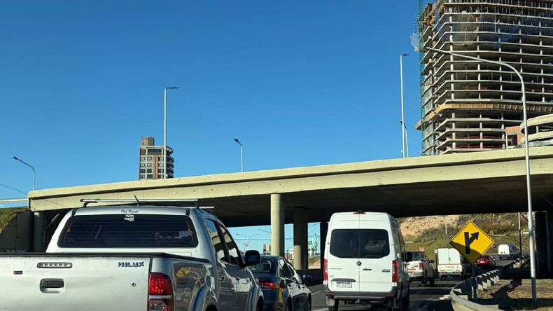 Está colapsado el ingreso a Neuquén por el Acceso Norte.