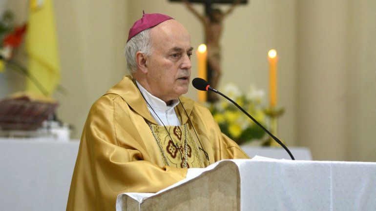 La inusual medida de la Iglesia de Paraná despierta polémica.