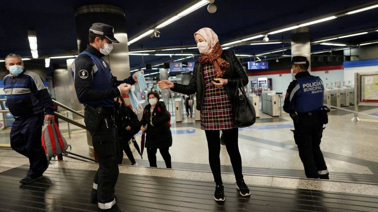 Madrid se cierra ante el avance imparable del coronavirus