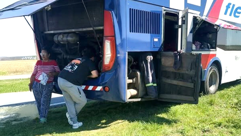 El micro de la empresa Flecha Bus partió de Neuquén a Córdoba y se quedó en La Pampa dos veces.