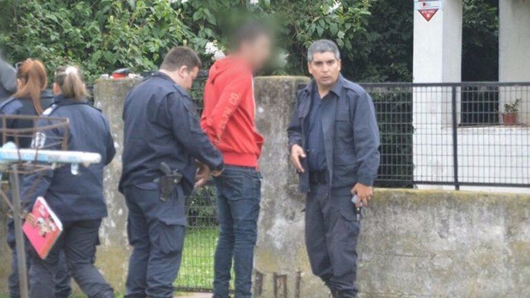 Lo atropelló y lo llevó debajo del auto unas 12 cuadras. Fue detenido.