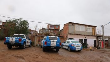 Criminalística de la Policía trabaja en la vivienda de Villa Ceferino / Foto Criminalística de la Policía trabaja en la vivienda de Villa Ceferino / Foto