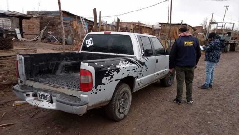 Escondían una camioneta robada en la toma 2 de Febrero