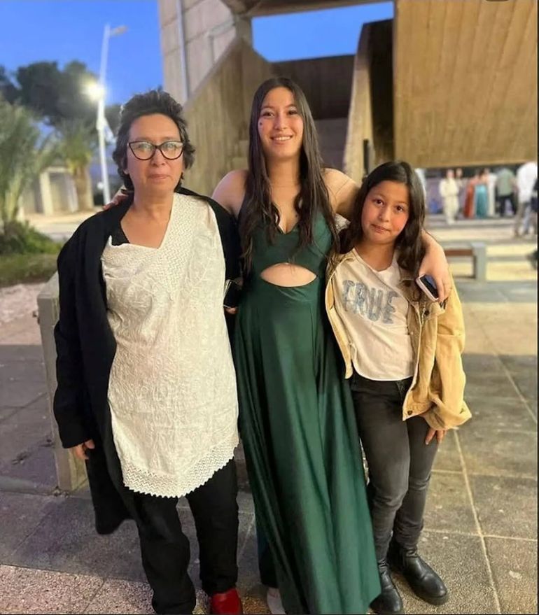 Karina Engel-bart ,con sus hijas Yuval y Mika, tomadas como rehenes tras el ataque a Israel. Foto: Reuters. Karina Engel-bart ,con sus hijas Yuval y Mika, tomadas como rehenes tras el ataque a Israel. Foto: Reuters.