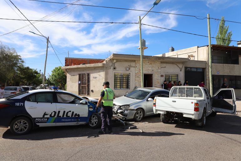 Violento choque en una esquina de barrio La Sirena