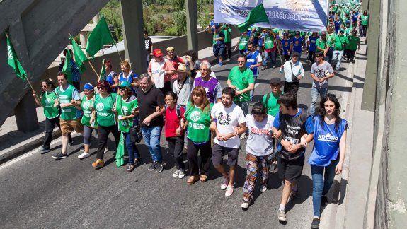ate rio negro reclamara manana en los puentes