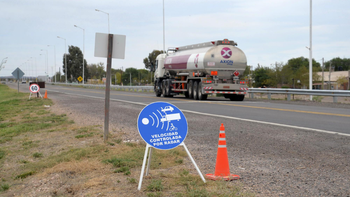 El radar ubicado en Darwin, se encuentra funcionando y multando a quienes exceden el límite de velocidad. | LM Neuquen El radar ubicado en Darwin, se encuentra funcionando y multando a quienes exceden el límite de velocidad.