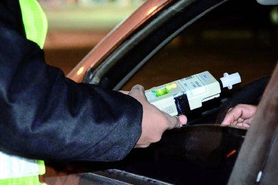 Los controles de alcoholemia no amilanan a los borrachos.