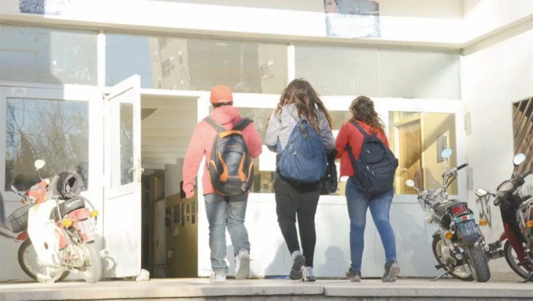 Rescatan del trabajo infantil y reinsertan en la escuela a cinco adolescentes neuquinos