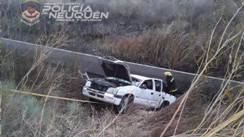 robaron una camioneta y los atraparon tras caer a un canal de riego