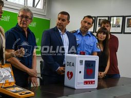 Los desfibriladores se repartirán en las comisarías neuquinas. Los desfibriladores se repartirán en las comisarías neuquinas.