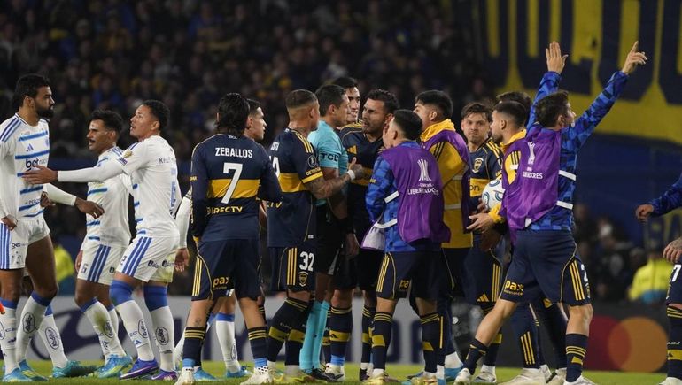 Escándalo: se publicaron los audios del VAR sobre las polémicas jugadas del Boca-Cruzeiro