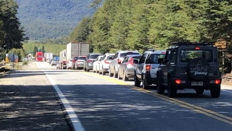 Cientos de turistas pasaron la noche en Cardenal Samoré