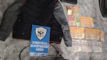 Chubut: además de herramientas y materiales, incautaron tres millones de pesos en efectivo. Chubut: además de herramientas y materiales, incautaron tres millones de pesos en efectivo.