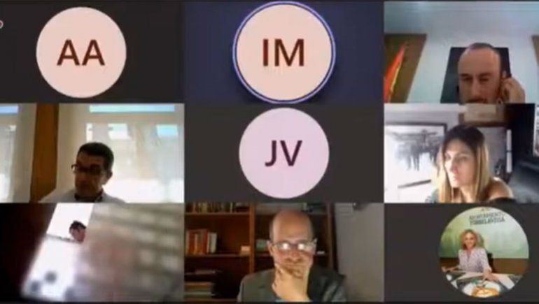 España: concejal socialista se duchó en plena videoconferencia