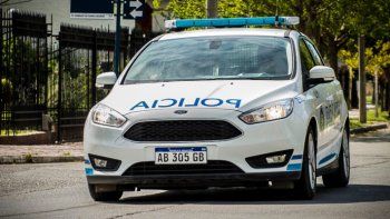 La Policía lo está buscando. La Policía lo está buscando.