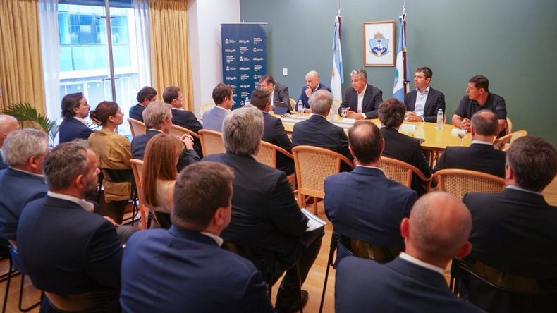 La Mesa de Competitividad busca ordenar el crecimiento de Vaca Muerta con reglas claras y una visión estratégica. | LM Neuquen La Mesa de Competitividad busca ordenar el crecimiento de Vaca Muerta con reglas claras y una visión estratégica.