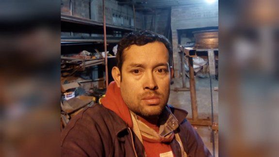La mató a golpes en la cabeza y le cortó un dedo para desbloquear el celular