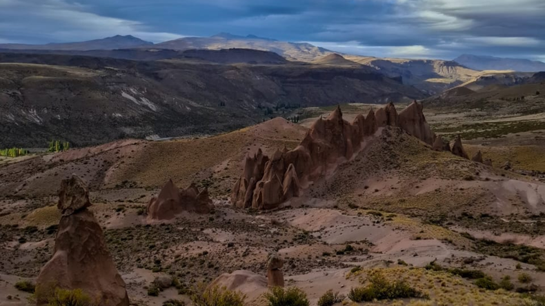 Las historias de amor, muerte y pasión que invitan a conocer Los Bolillos | LM Neuquen Las historias de amor, muerte y pasión que invitan a conocer Los Bolillos