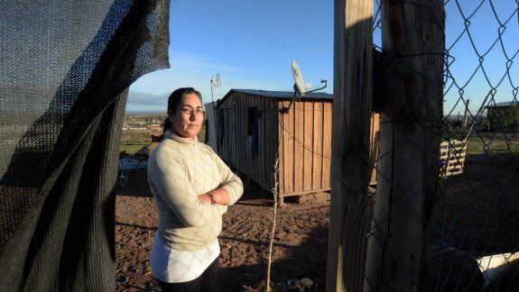 Paula hace rendir la garrafa de gas para cuidar el bolsillo. La usa para cocinarle a su familia, calentar agua para bañarse y calefaccionar la casilla.&nbsp;