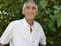 El flaco Miguel Lacalle se mantiene activo y con una energía juvenil a sus 71 años. Trabajó desde que era adolescente. Y se jubiló como enfermero después de 47 años en la salud pública. Sigue siendo dirigente de UPCN, afiliado a la UCR y xeneize. El flaco Miguel Lacalle se mantiene activo y con una energía juvenil a sus 71 años. Trabajó desde que era adolescente. Y se jubiló como enfermero después de 47 años en la salud pública. Sigue siendo dirigente de UPCN, afiliado a la UCR y xeneize.