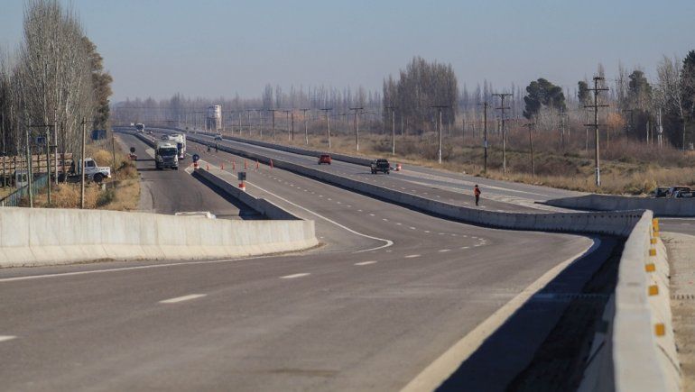 El hombre se descompensó mientras circulaba por la colectora de uno de los puentes elevados. El hombre se descompensó mientras circulaba por la colectora de uno de los puentes elevados.