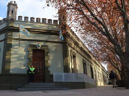 El gobernador echó a un acosador y a un hostigador del Estado neuquino. El gobernador echó a un acosador y a un hostigador del Estado neuquino.