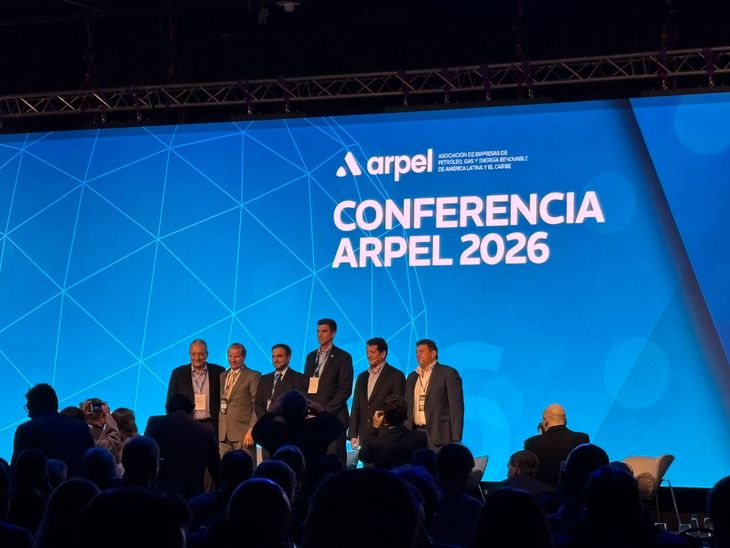 Bayón formó parte del primer panel de CEOS de la Conferencia Arpel 2026. Bayón formó parte del primer panel de CEOS de la Conferencia Arpel 2026.