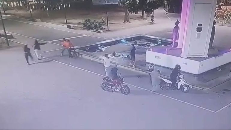 Así asesinan de un disparo a un joven de 18 años durante una pelea violenta pelea en Berazategui.