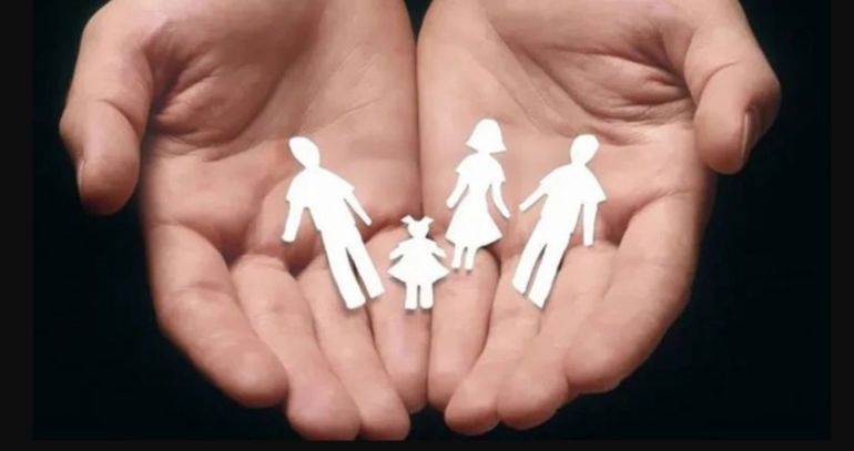 Para conceder la triple filiación del menor, la jueza de familia de Río Negro encuadró el caso en la figura de adopción integrada. Para conceder la triple filiación del menor, la jueza de familia de Río Negro encuadró el caso en la figura de adopción integrada.