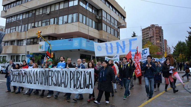 Docentes y estudiantes de la UNCo exigieron mayor presupuesto. 