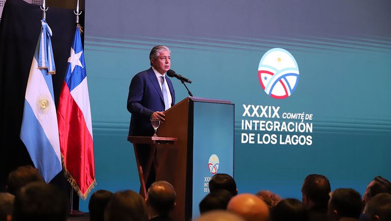 Rolando Figueroa al inaugurar el Comité de Integración de los Lagos / Foto