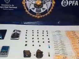 Algunas de las dosis incautadas por la Federal en Trelew, listas para su comercialización. Algunas de las dosis incautadas por la Federal en Trelew, listas para su comercialización.