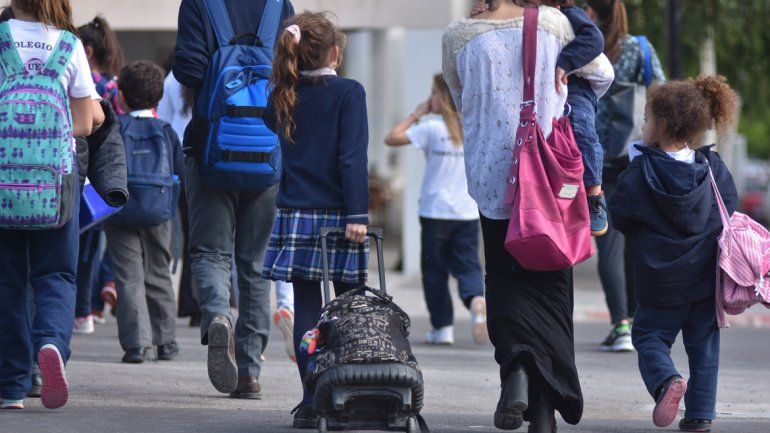 Los colegios estatales perdieron 17 mil alumnos