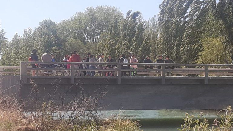 Mucha gente movilizada en Senillosa para encontrar a Guillermo