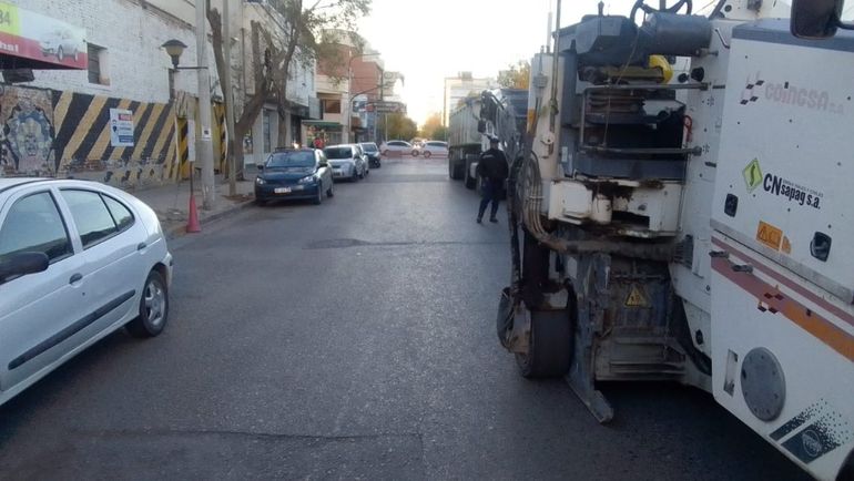 Comenzaron a repavimentar la calle Juan B. Justo en Neuquén