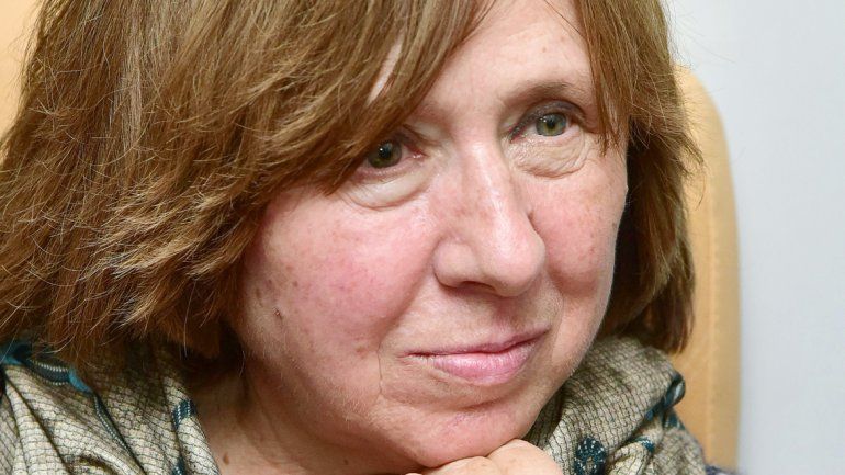 Alexievich narró los horrores de Chernobil y la Segunda Guerra.