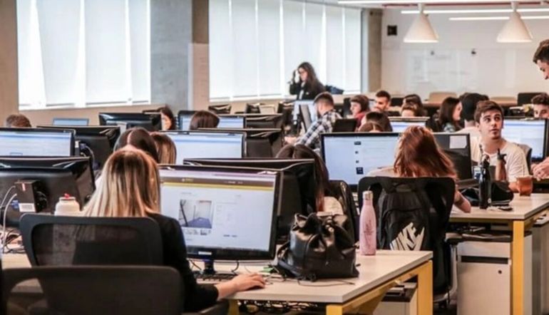 Se trata de puestos a cubrir en modalidad full time