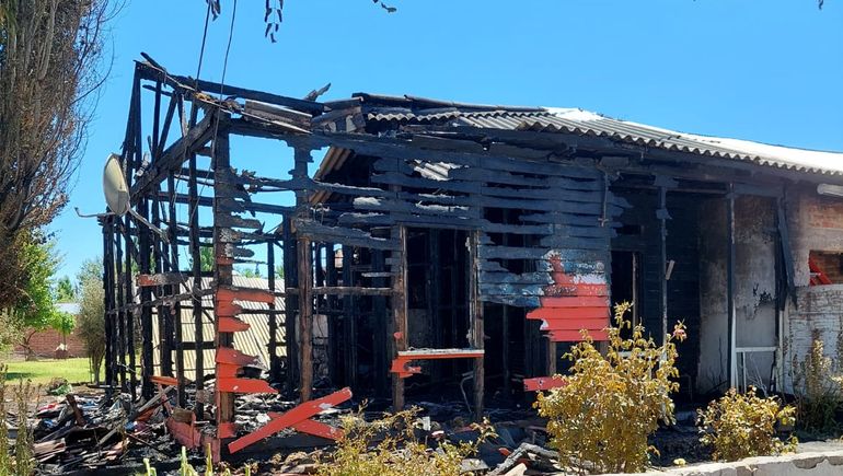 Los fuegos artificiales le incendiaron la casa en Nochebuena: perdieron todo