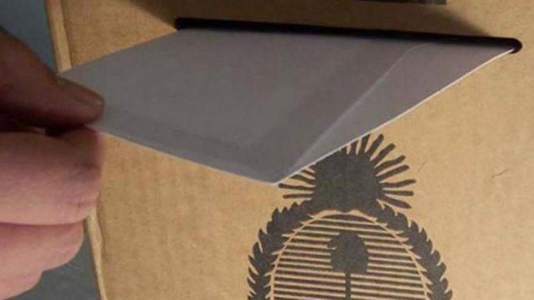 Autoridad de mesa se presentó borracho: No podía ni escribir