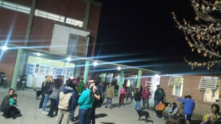 Padres tomaron la EPET 18 hasta que arreglen la calefacción