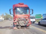 Susto sobre la Ruta 22: choque entre dos camiones complicó el tránsito