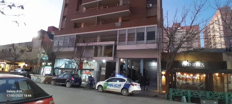 La policía se acercó al lugar del escándalo