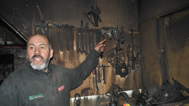 La triste historia de un mecánico de motos que perdió su casa en un incendio: Quedamos con lo puesto