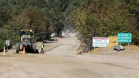 La obra sobre la Ruta Provincial N° 63, que conecta la Ruta de los Siete Lagos con Villa Lago Meliquina. | LM Neuquen La obra sobre la Ruta Provincial N° 63, que conecta la Ruta de los Siete Lagos con Villa Lago Meliquina.