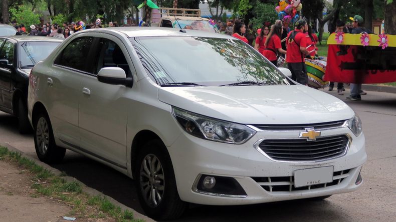 El auto robado al policía es un Chevrolet Cobalt color blanco. (Imagen ilustrativa)
