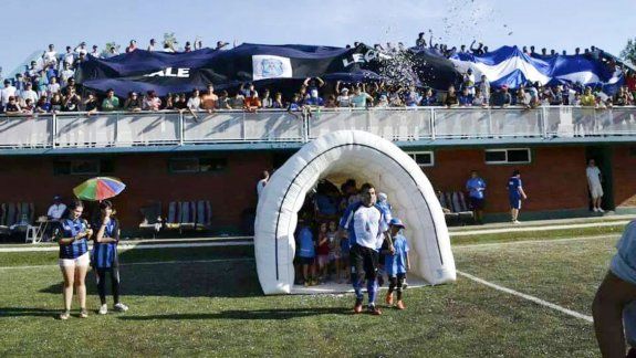 Tras el buen inicio, esperan más de 500 personas en las tribunas.