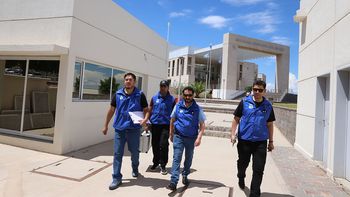 Los peritos de Delitos Económicos tras los allanamientos en la Legislatura / Foto Los peritos de Delitos Económicos tras los allanamientos en la Legislatura / Foto