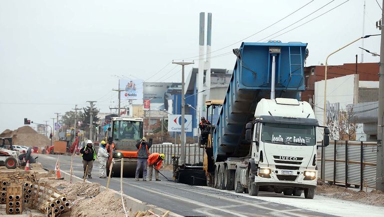 Avanza la obra en la Avenida Mosconi, con el asfalto. Avanza la obra en la Avenida Mosconi, con el asfalto.