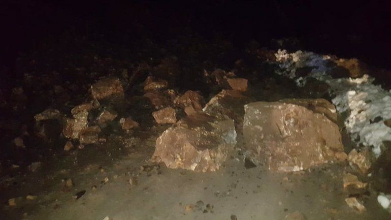 Quila Quina quedó aislada por un derrumbe en la ruta: sólo se puede acceder por el lago